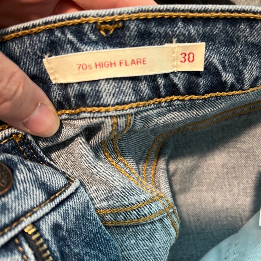 Levi’s Premium 70'S HIGH RISE FLARE WOMEN'S JEANS - Picture 5 of 9